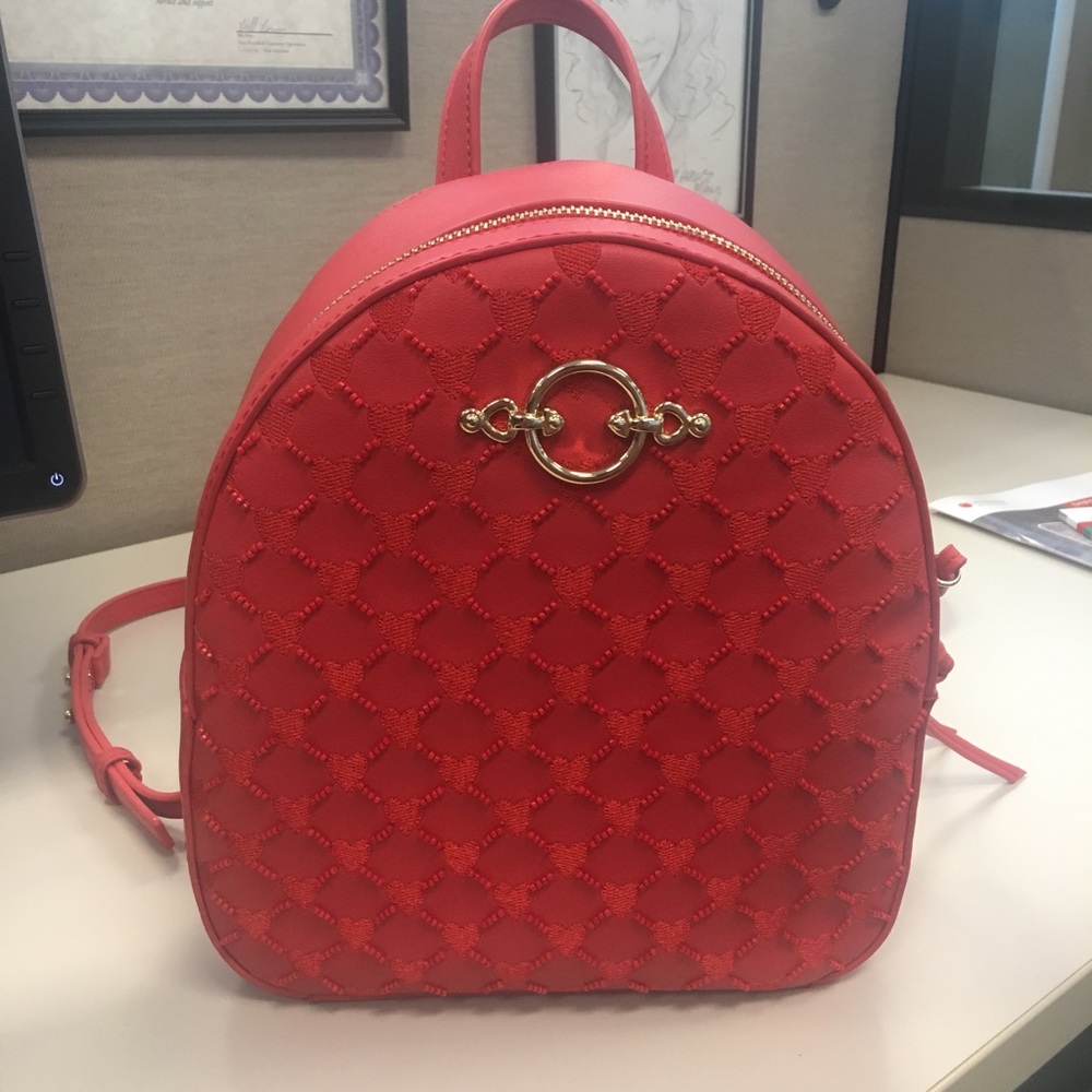 Red backpack 🎒